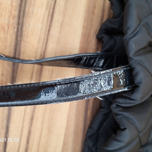 Michael Kors Black Quilted Tote w/sig Logo Lining, Magnetic & Drawstring Closure - Picture 6 of 11